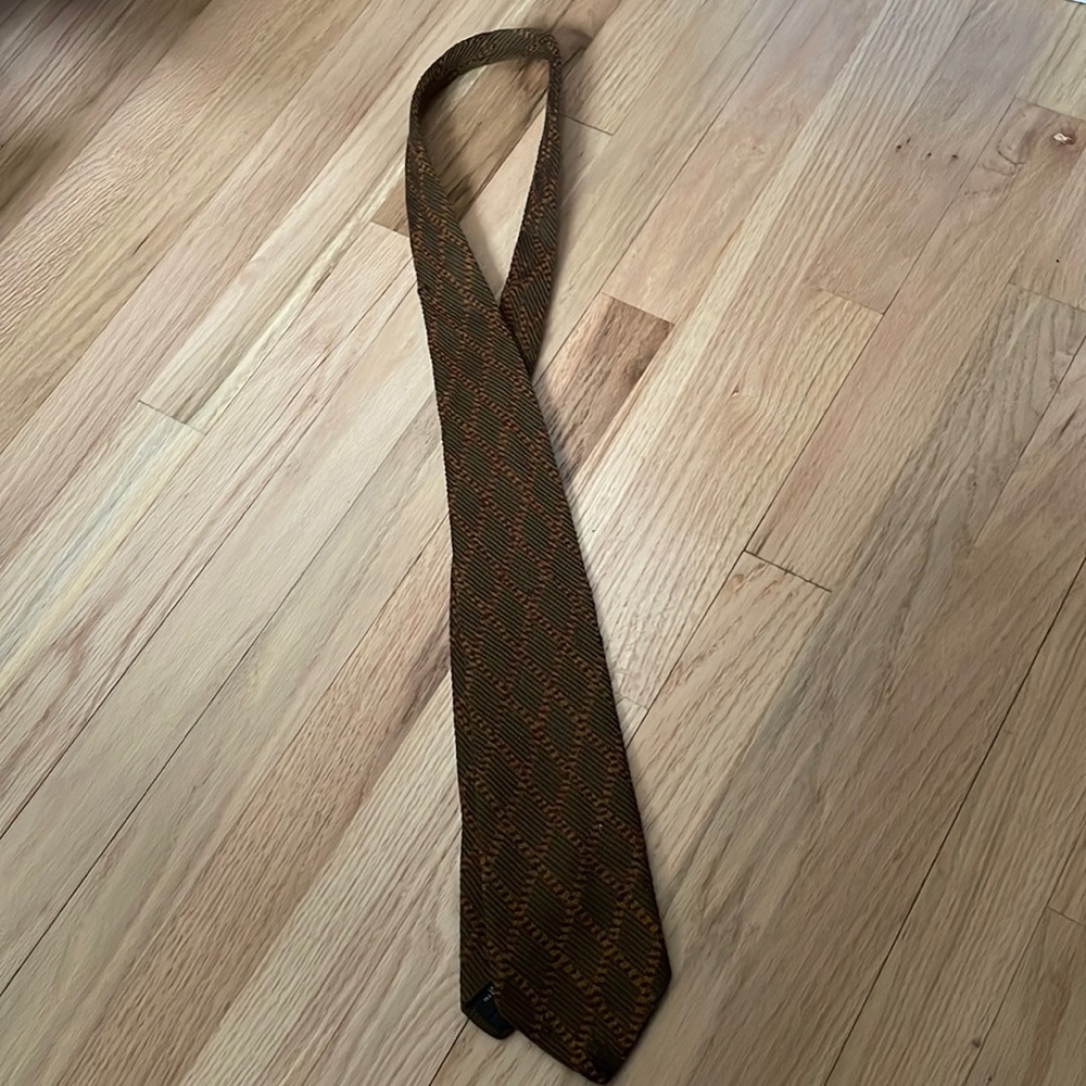 Structure tie